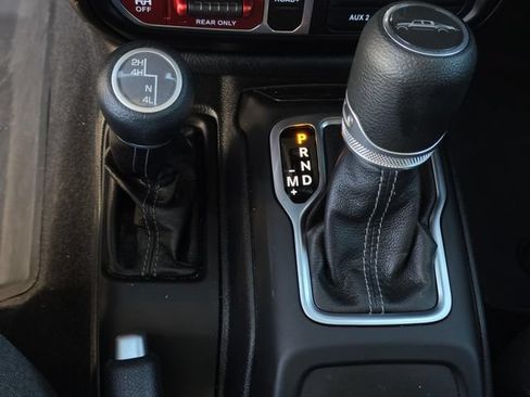Used 2025 Jeep Gladiator Sport AWD/4WD image 23