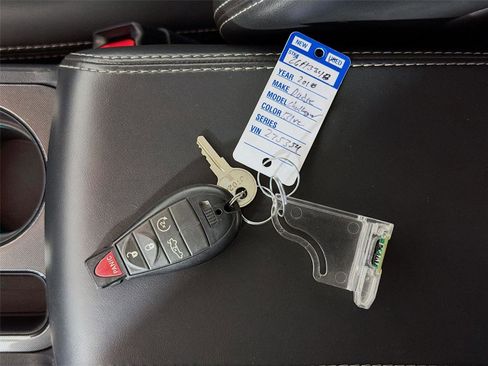 Used 2010 Dodge Challenger R/T RWD image 4