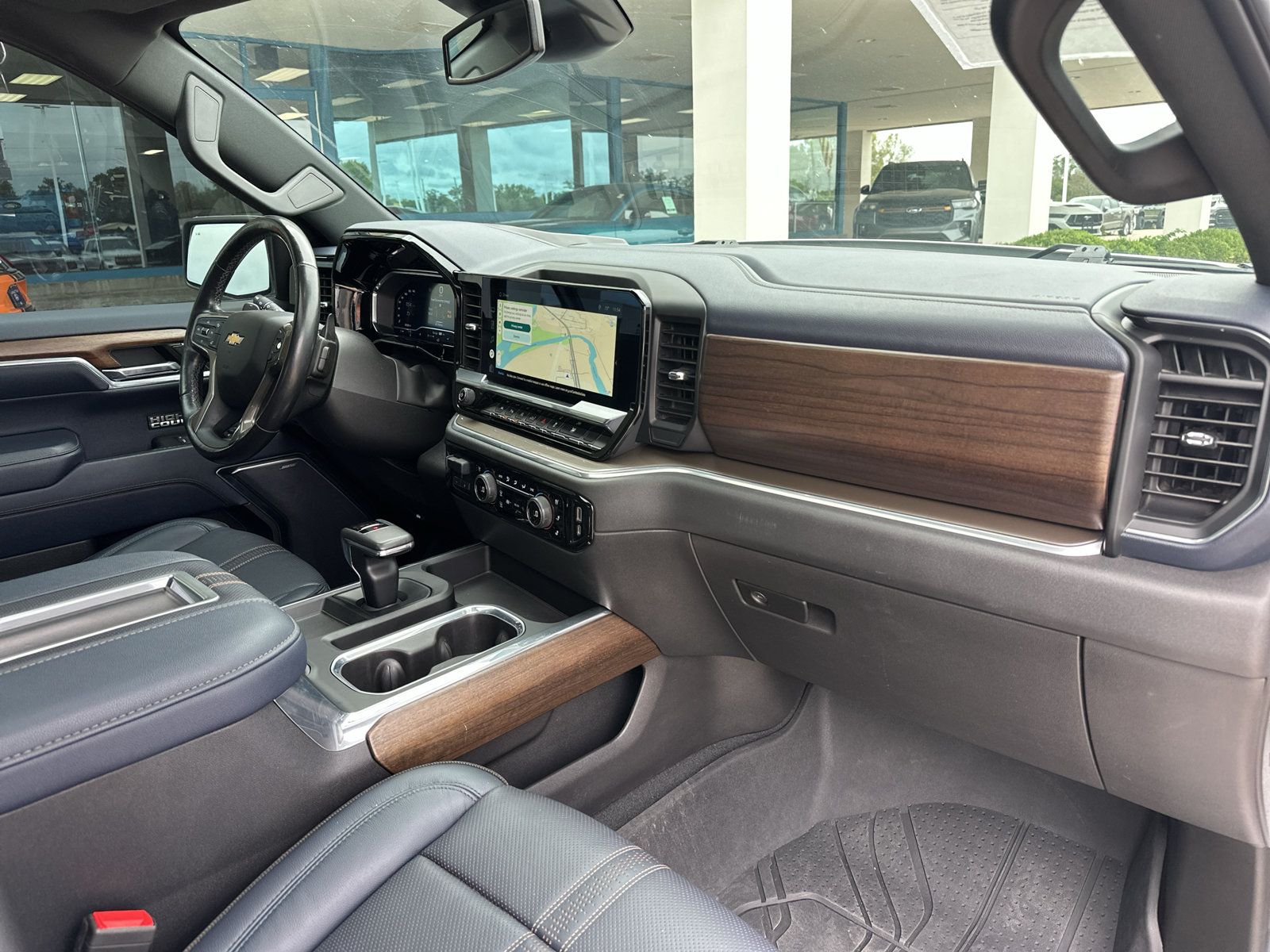 Used 2022 Chevrolet Silverado 1500 High Country w/ High Country Premium Package AWD/4WD image 6