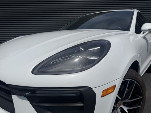 Certified 2024 Porsche Macan AWD/4WD image 11