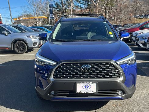 Used 2023 Toyota Corolla Cross XLE image 3