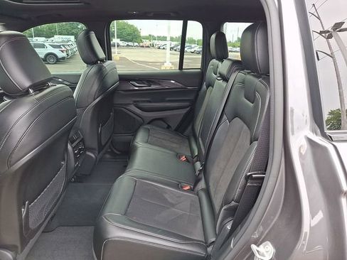 Used 2023 Jeep Grand Cherokee Altitude AWD/4WD image 10