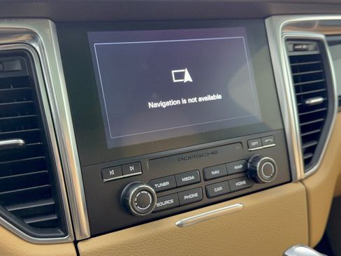 Certified 2018 Porsche Macan S AWD/4WD image 23