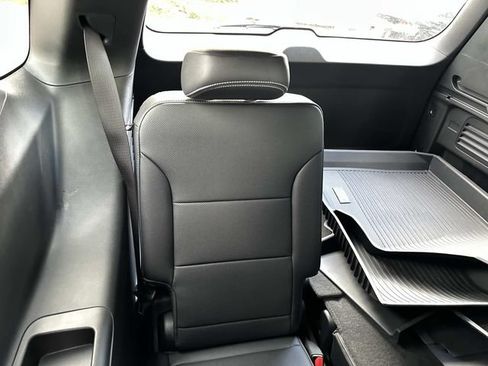 Used 2025 Chevrolet Traverse LT w/ Driver Confidence Package FWD image 13