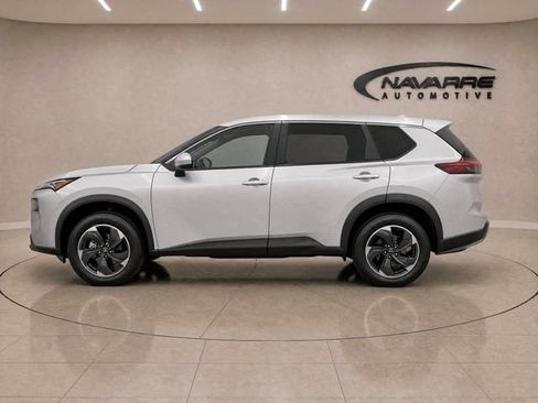 Used 2024 Nissan Rogue SV FWD image 4