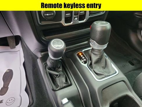Used 2023 Jeep Wrangler Unlimited w/ Convenience Group AWD/4WD image 18