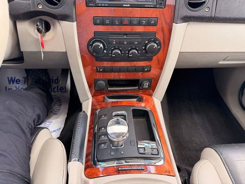 Used 2008 Jeep Commander Overland AWD/4WD image 24