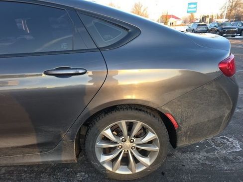 Used 2016 Chrysler 200 S image 5