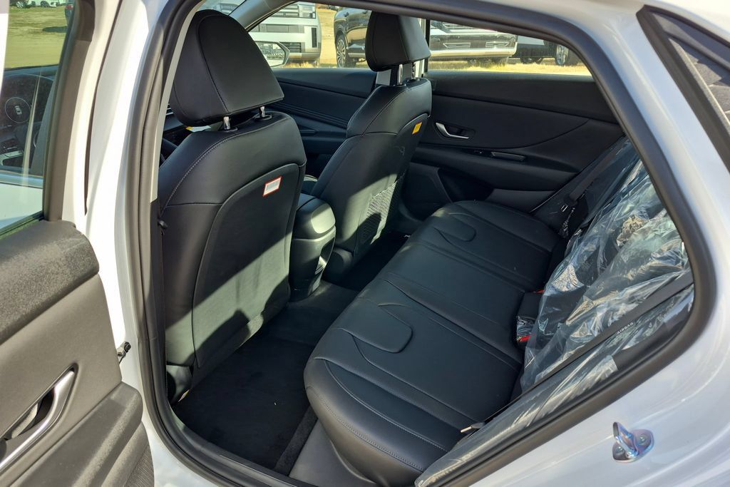 New 2026 Hyundai Elantra Limited FWD image 16