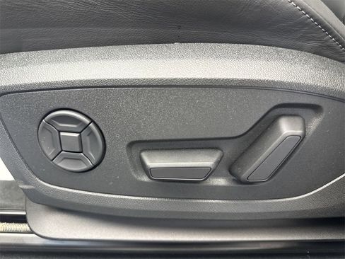 New 2025 Audi Q3 2.0T Premium image 9