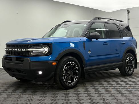 Used 2025 Ford Bronco Sport Outer Banks w/ Outer Banks Tech Package+ AWD/4WD image 2