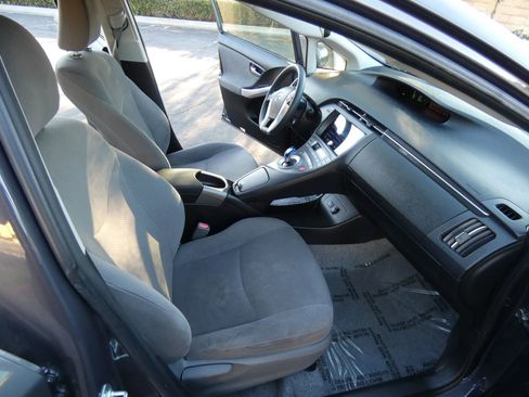 Used 2015 Toyota Prius Two image 23