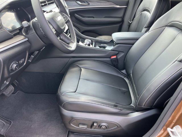 New 2027 Jeep Grand Cherokee Limited AWD/4WD image 23