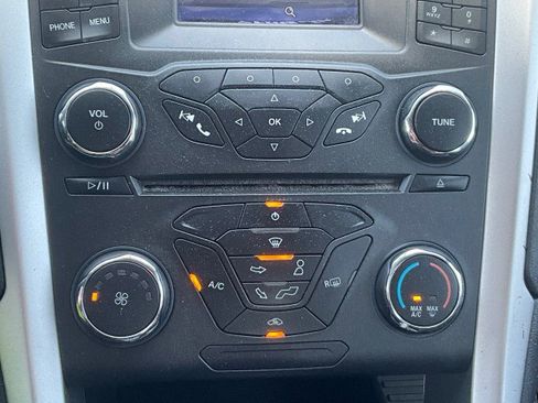 Used 2016 Ford Fusion SE FWD image 16