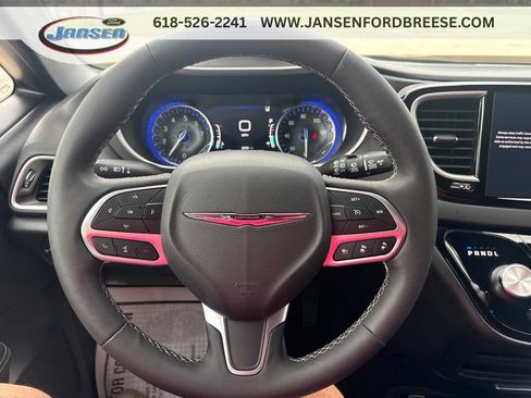 Used 2025 Chrysler Pacifica Select FWD image 15
