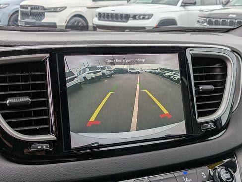 Certified 2025 Chrysler Pacifica Select FWD image 20