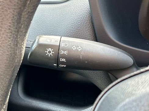 Used 2021 Toyota RAV4 LE AWD/4WD image 27
