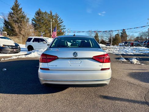 Used 2016 Volkswagen Passat 1.8T SE image 4
