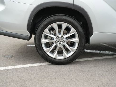Used 2020 Toyota Highlander Limited FWD image 43