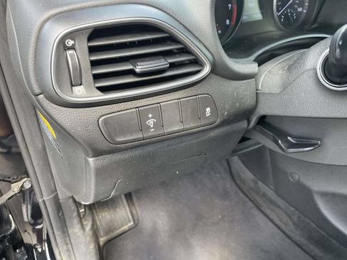 Used 2020 Hyundai Elantra GT FWD image 21