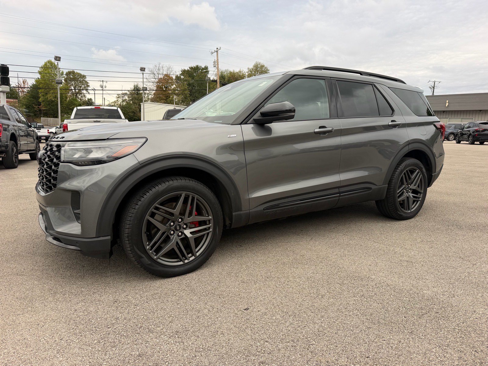 Used 2025 Ford Explorer ST-Line w/ ST-Line Street Pack AWD/4WD image 7