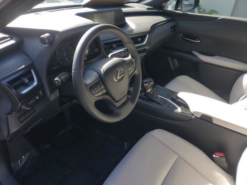 Used 2022 Lexus UX 200 image 15
