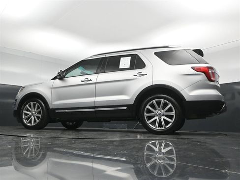 Used 2017 Ford Explorer Limited FWD image 36