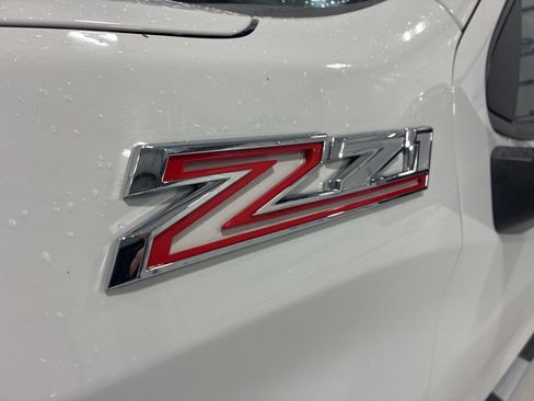 Used 2022 Chevrolet Silverado 1500 LT w/ Z71 Off-Road Package AWD/4WD image 13