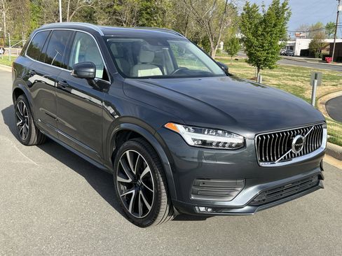 Used 2022 Volvo XC90 T6 Momentum w/ Advanced Package image 1