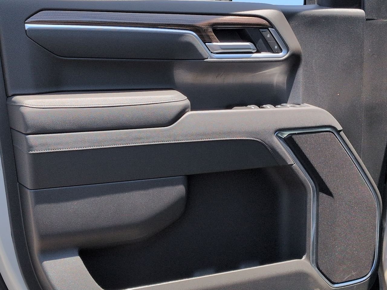 New 2026 Chevrolet Silverado 1500 RST w/ LPO, Dark Essentials Package AWD/4WD image 23