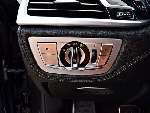Used 2019 BMW 740i w/ Executive Package RWD image 44
