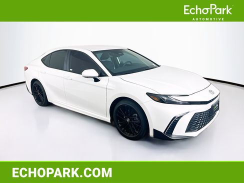 Used 2026 Toyota Camry SE FWD image 1