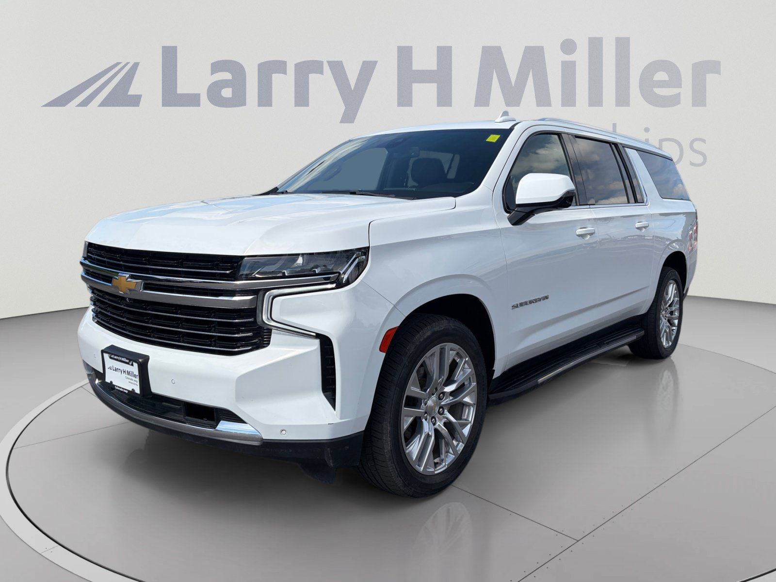 Used 2021 Chevrolet Suburban LT w/ Luxury Package AWD/4WD image 1