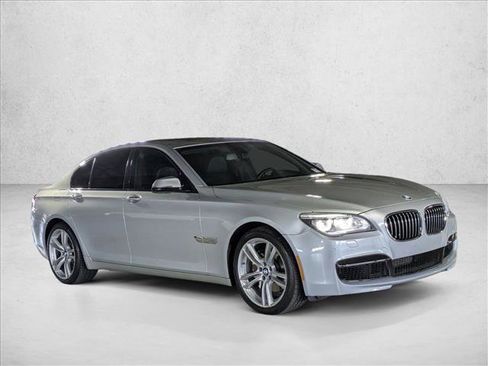Used 2013 BMW 740i RWD image 3