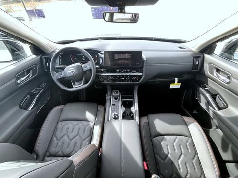 New 2026 Nissan Pathfinder Platinum AWD/4WD image 15