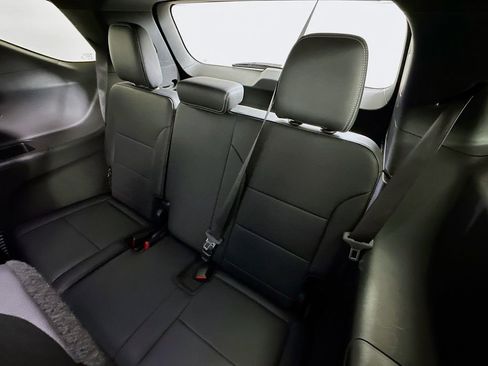 Used 2025 Chevrolet Traverse LT w/ Driver Confidence Package image 4