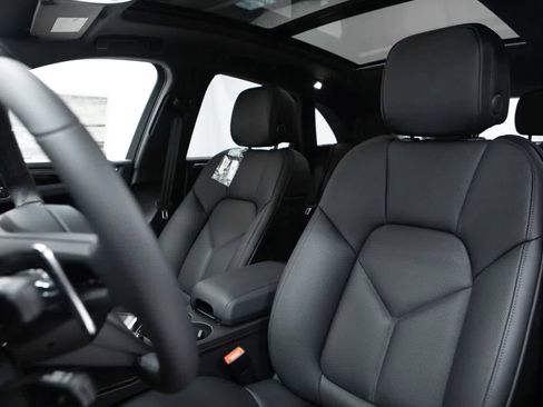 Certified 2026 Porsche Macan AWD/4WD image 5