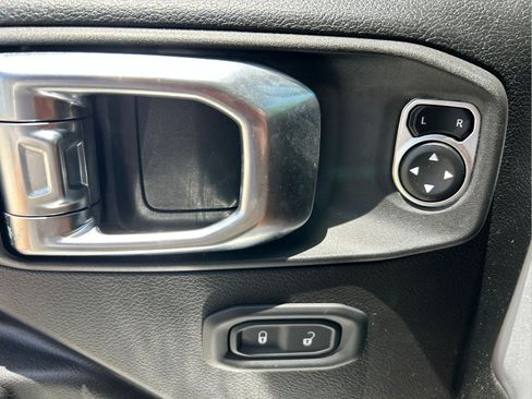 Used 2023 Jeep Gladiator Mojave AWD/4WD image 20