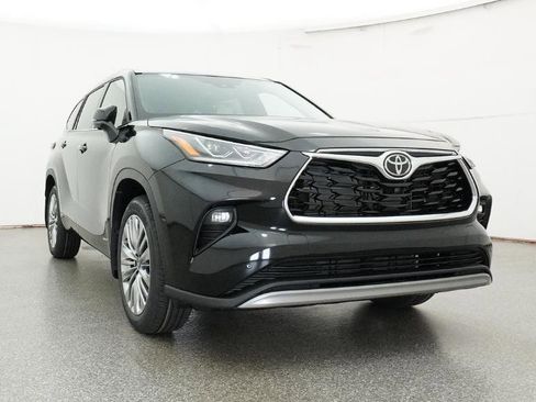 New 2026 Toyota Highlander Platinum image 19