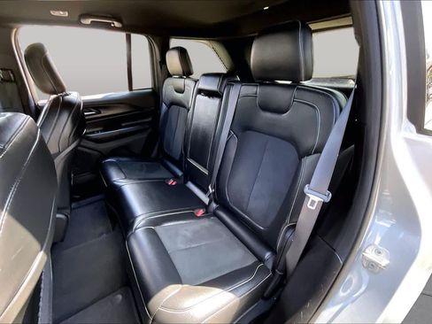 Used 2025 Jeep Grand Cherokee Altitude AWD/4WD image 20