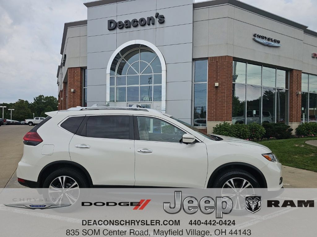 Used 2020 Nissan Rogue SV w/ Sun & Sound Touring Package AWD/4WD image 1