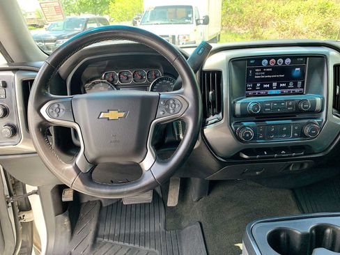 Used 2018 Chevrolet Silverado 1500 LT w/ Trailering Package AWD/4WD image 18