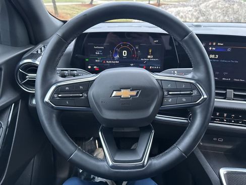 Used 2025 Chevrolet Equinox LT image 19