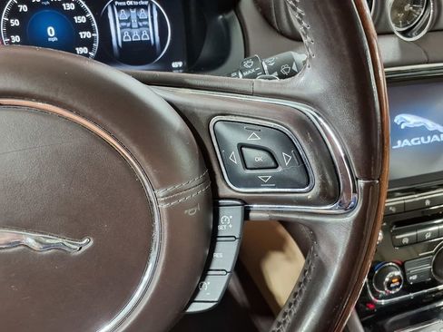 Used 2016 Jaguar XJ R-Sport RWD image 20