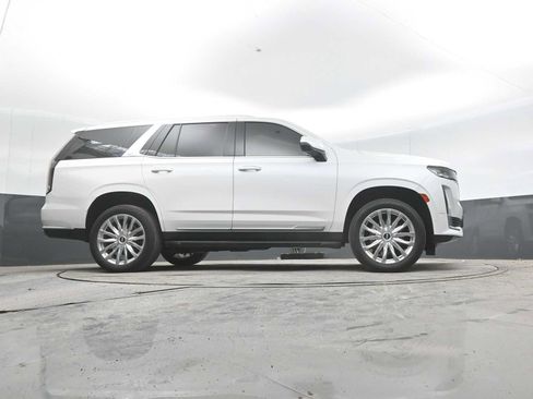 Used 2024 Cadillac Escalade Premium Luxury AWD/4WD image 30
