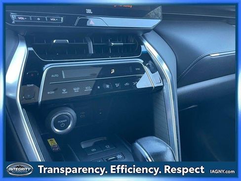 Used 2023 Toyota Venza Limited image 29