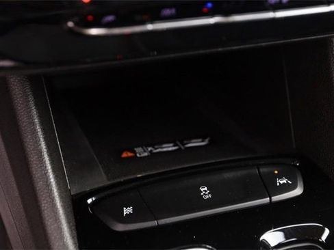 Used 2023 Chevrolet Bolt EUV LT w/ Comfort Package image 18