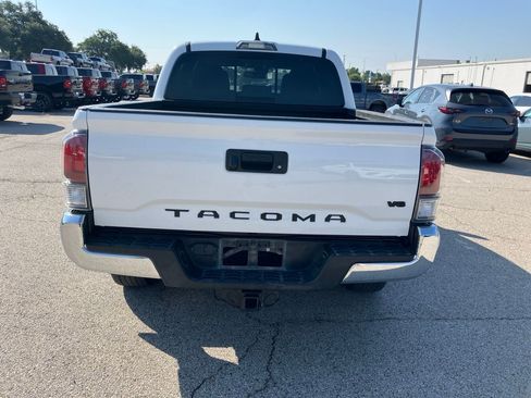 Used 2022 Toyota Tacoma TRD Off-Road AWD/4WD image 5