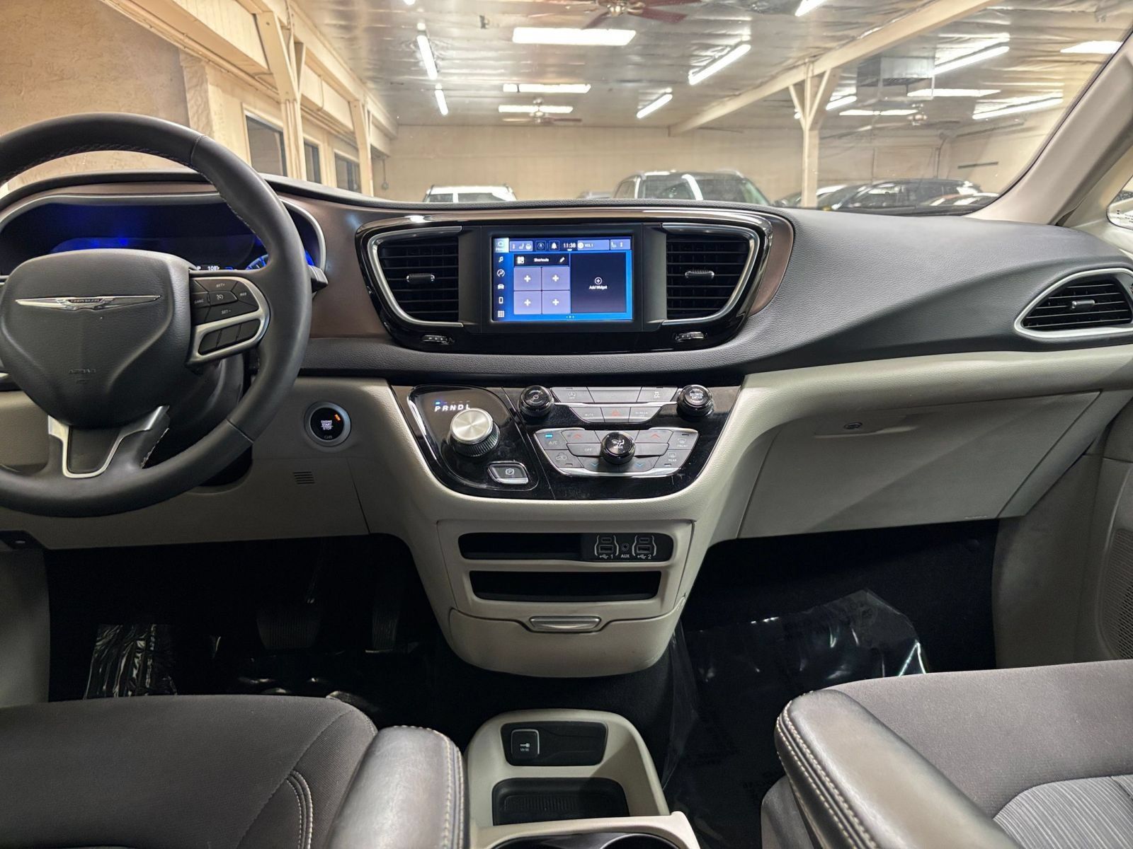 Used 2024 Chrysler Voyager LX FWD image 35