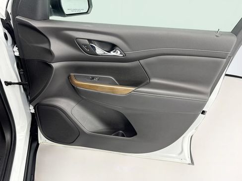 Used 2023 GMC Acadia SLE w/ Elevation Edition FWD image 24